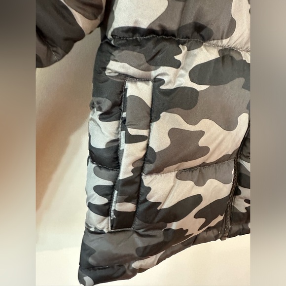 Thereabouts Boys Black Camo Heavyweight Puffer Jacket NWT Size XXS 4/5 - Picture 7 of 8